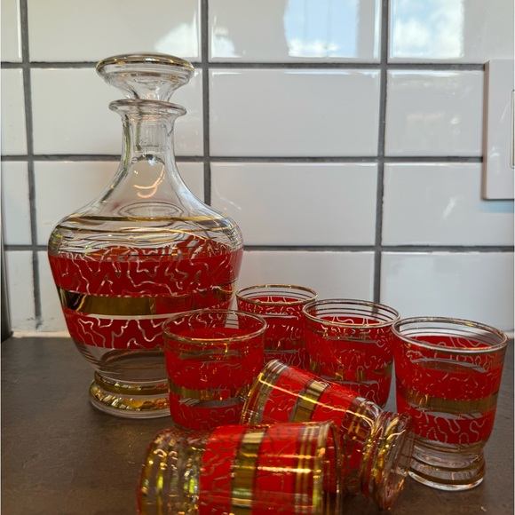 Chic MCM red and gold decanter with 6 shot glasses. - Picture 2 of 10